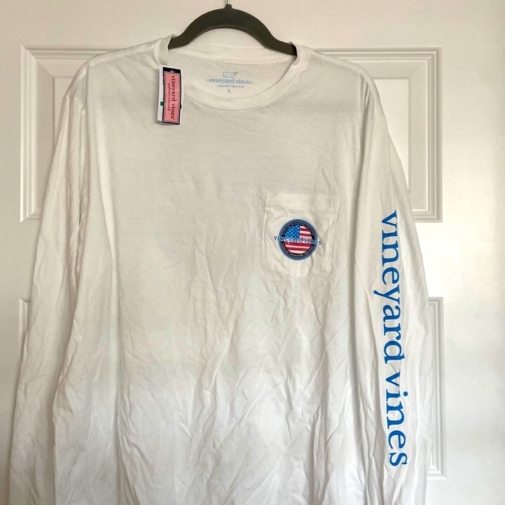 NWT White Vineyard Vines Long Sleeve T-Shirt with pocket- Large.